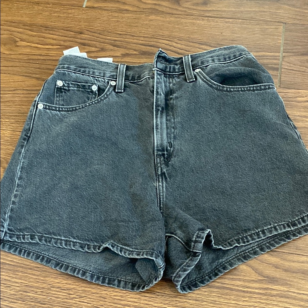 Size 28 Levi’s High Loose Shorts Black